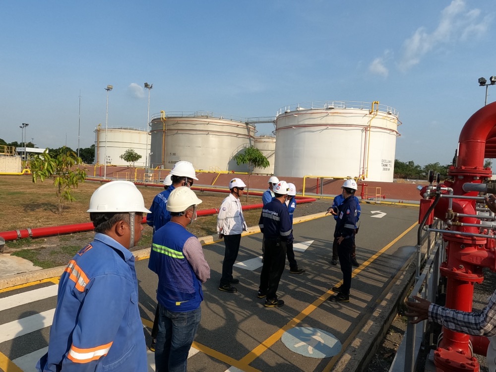 MBA team inspecting a tank construction site